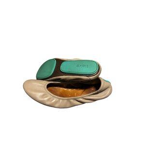 Tieks Ballet Flats in Taupe Size: 7